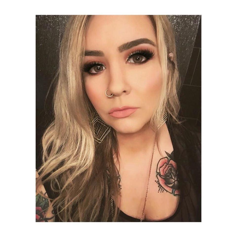 25P THICK TATooed MILF Lauren