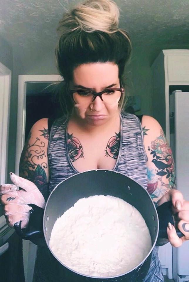 25P THICK TATooed MILF Lauren