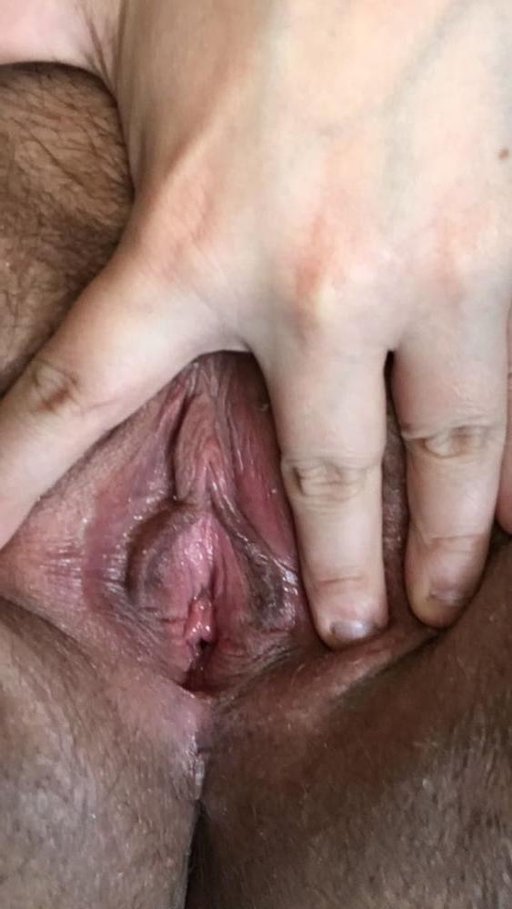 20P Spreading my pussy need big dick