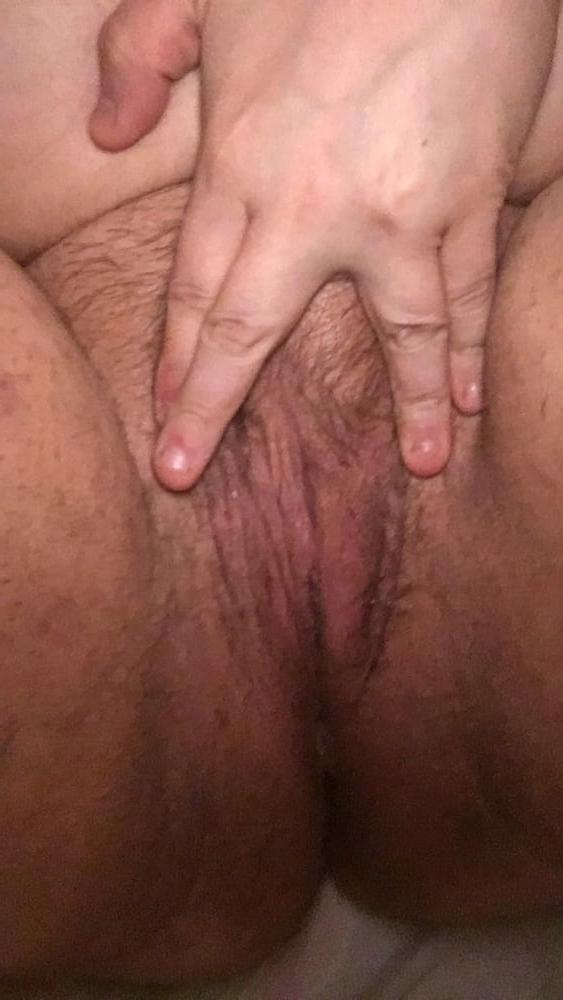 20P Spreading my pussy need big dick