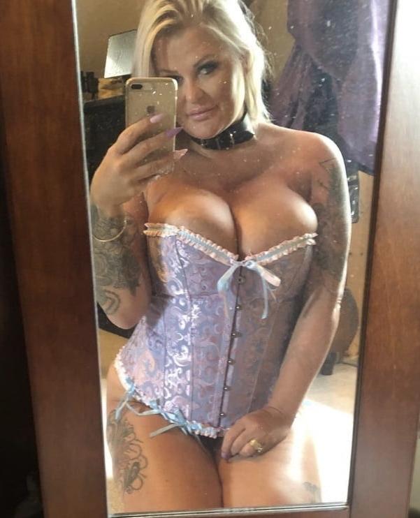 25P Thick Blonde MILF