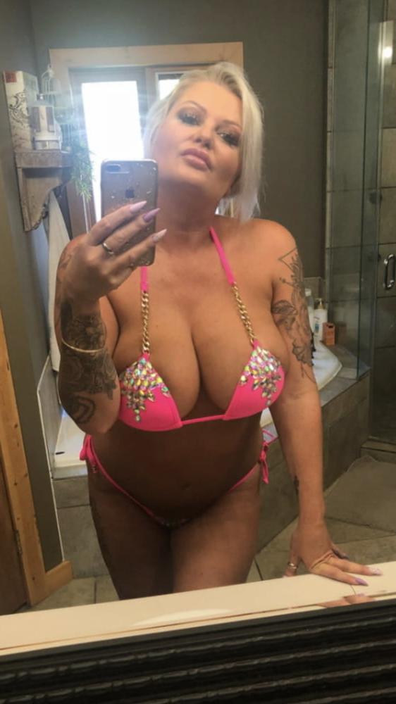 25P Thick Blonde MILF