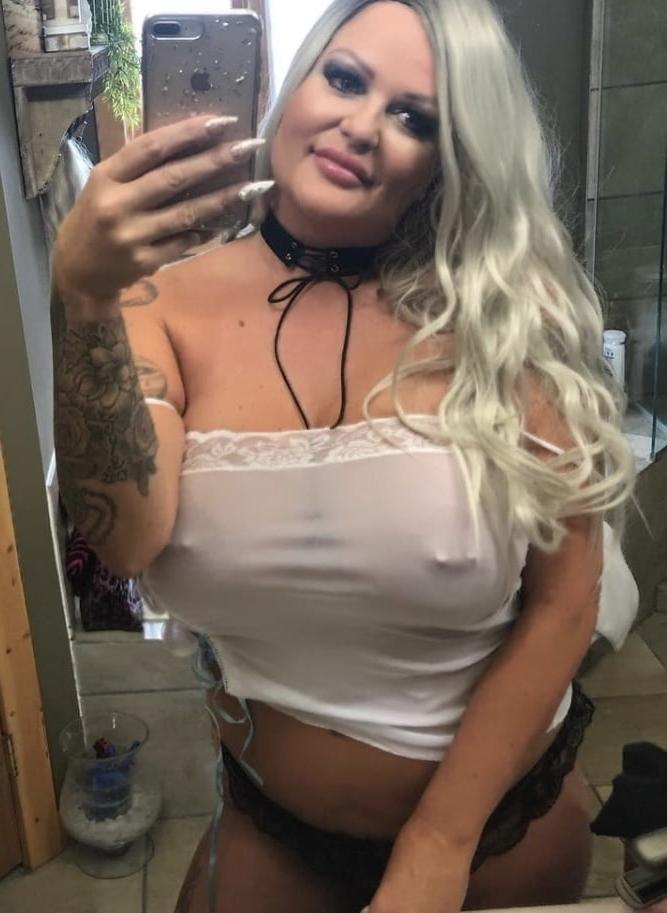 25P Thick Blonde MILF