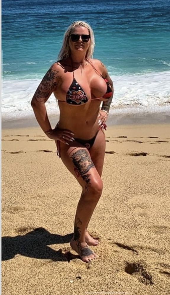 25P Thick Blonde MILF
