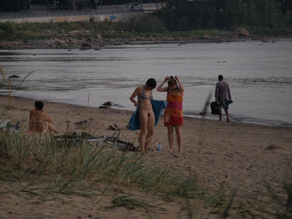 25P Naked girls changing
