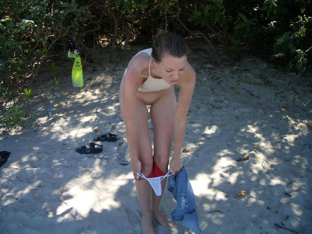 25P Naked girls changing