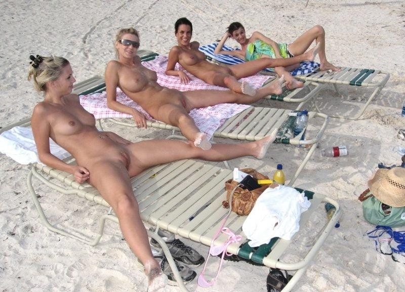 25P Girls on the Beach 220