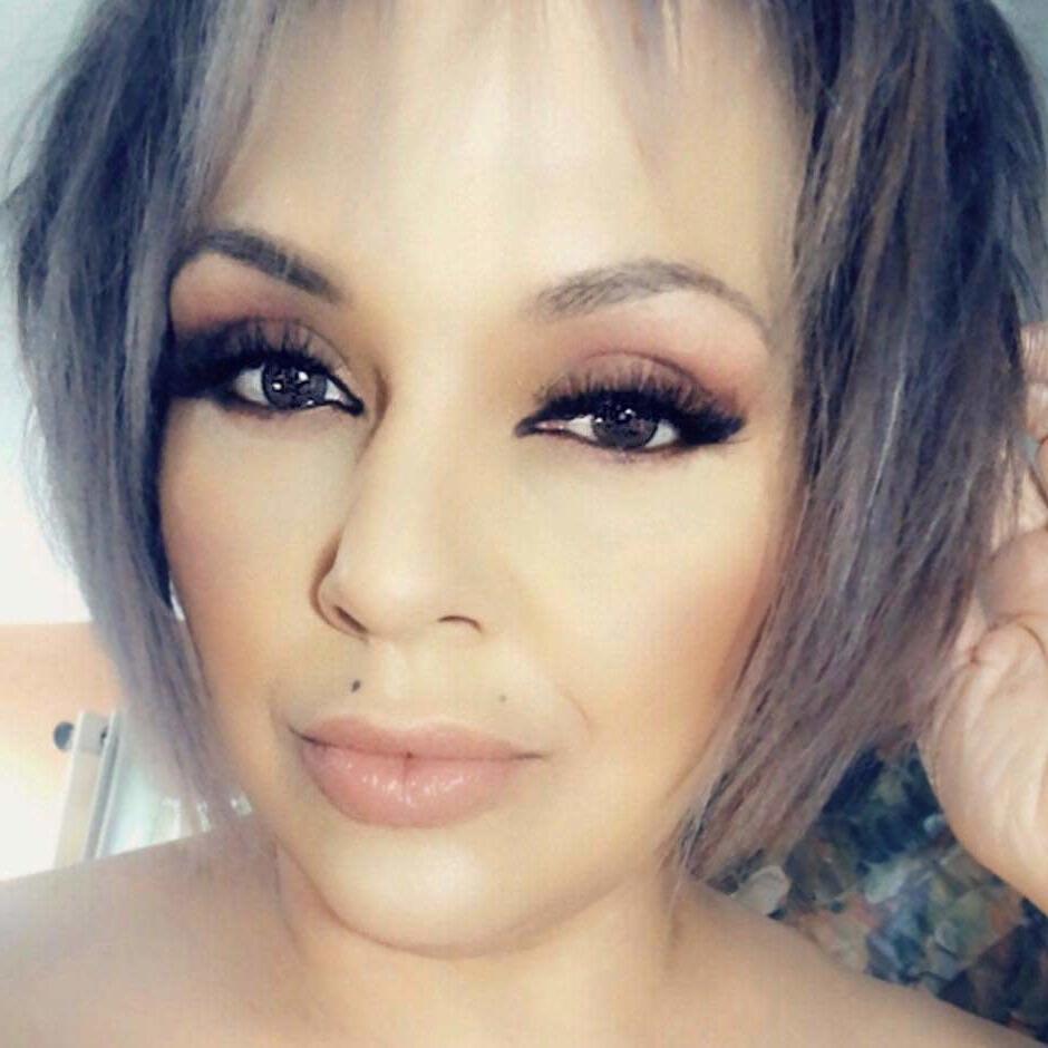 25P Sexy Gigi face and her feets... MILF HOTTIE