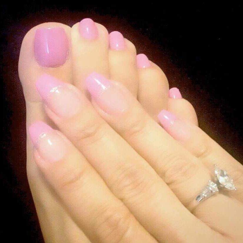 25P Sexy Gigi face and her feets... MILF HOTTIE