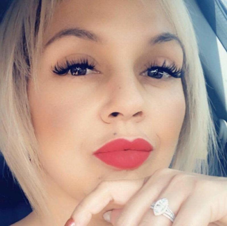 25P Sexy Gigi face and her feets... MILF HOTTIE