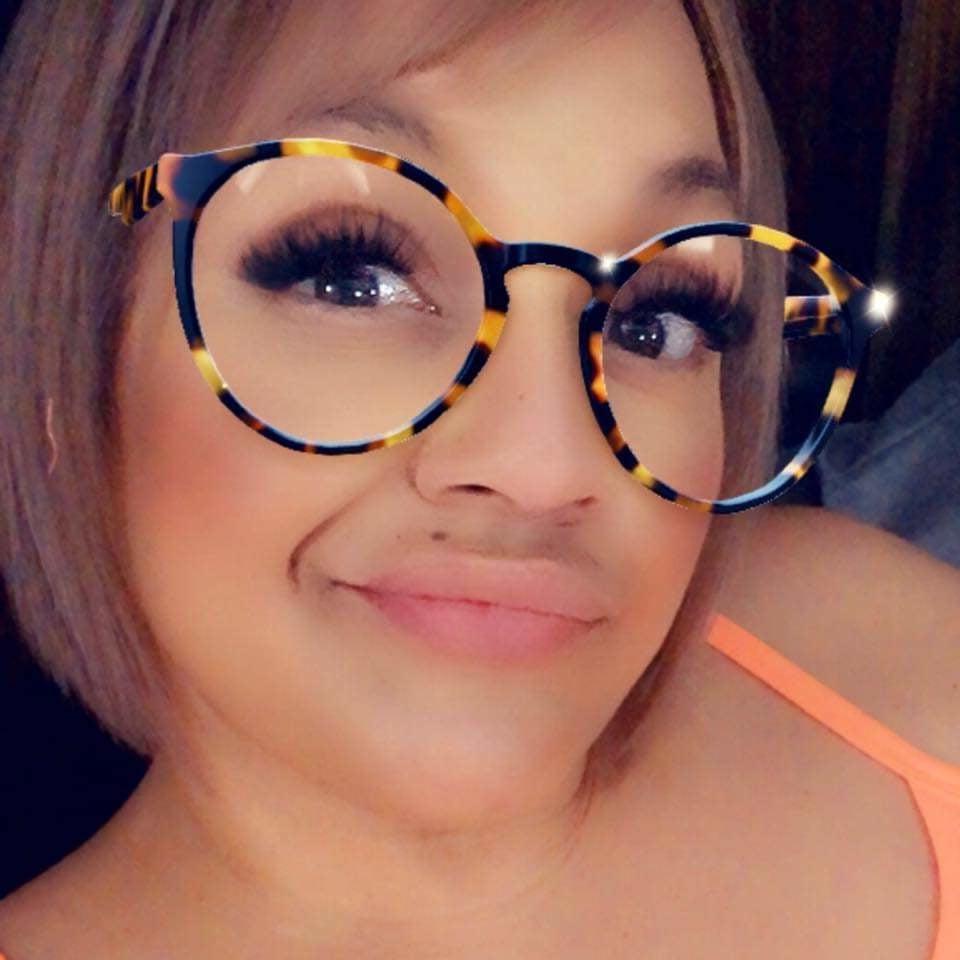 25P Sexy Gigi face and her feets... MILF HOTTIE