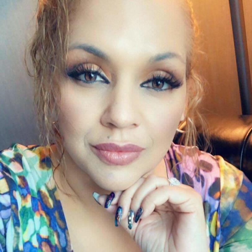 25P Sexy Gigi face and her feets... MILF HOTTIE