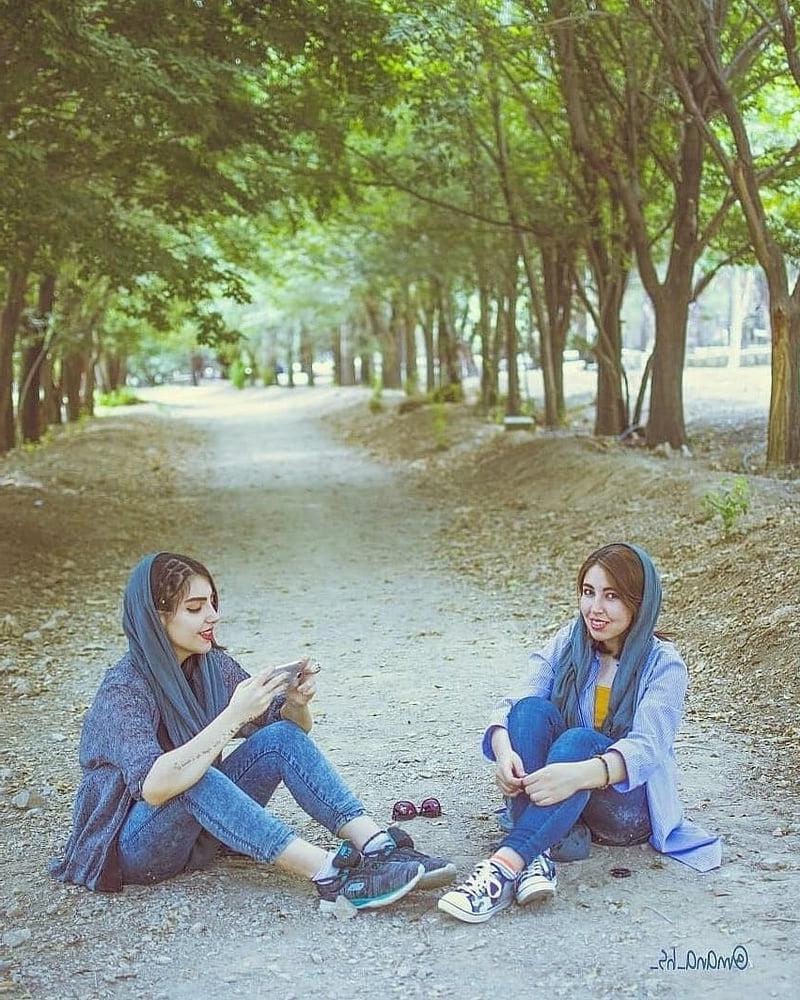 25P Lesbian girls (Iran) 3