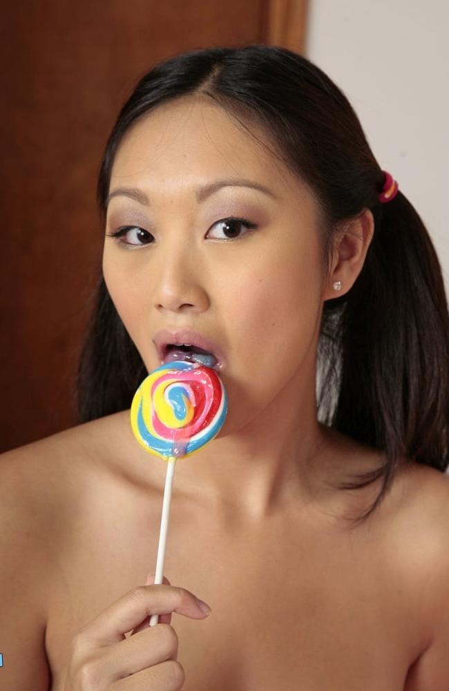 25P asian Evelyn Lin BJ and facial