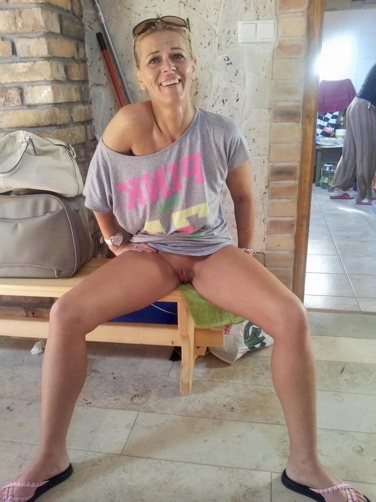 25P Bottomless Girls and Milfs 8