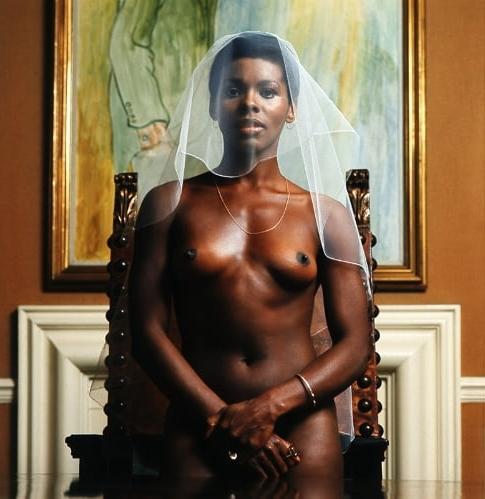 25P James Bond Naked Girls