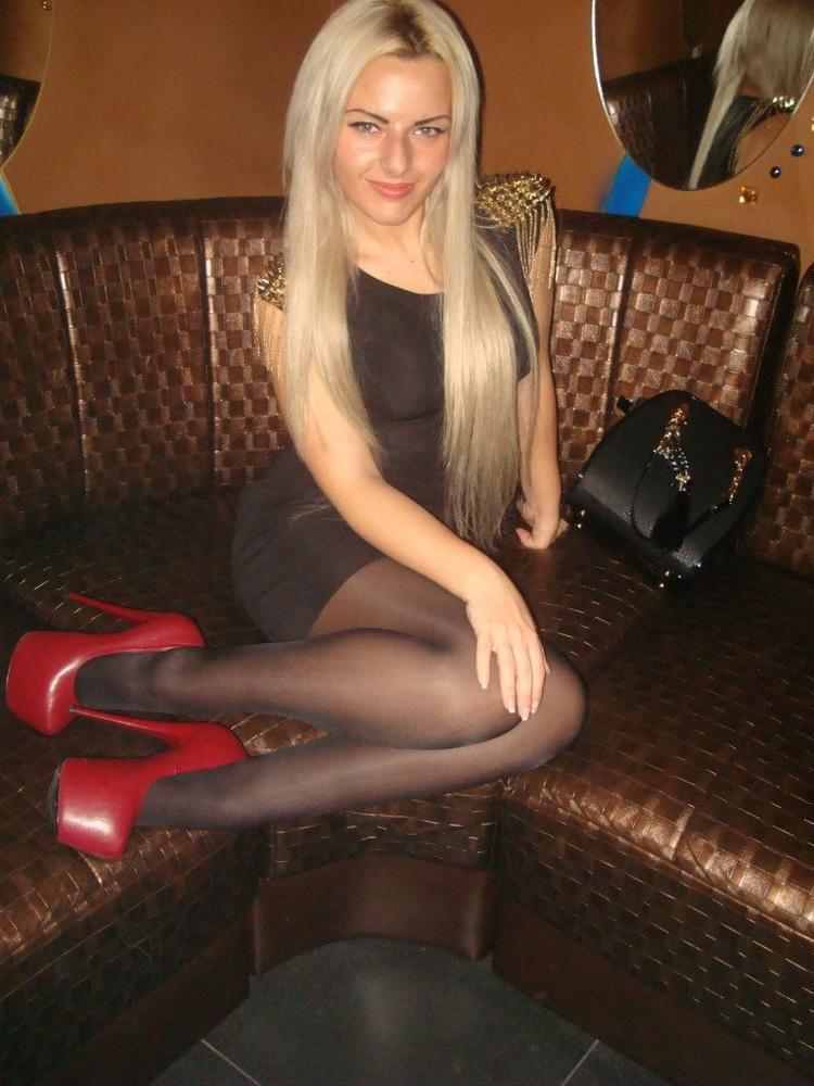 25P Sexy Girls in Tight Dresses 5
