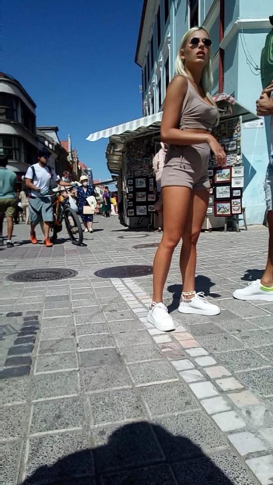 25P Girls on street