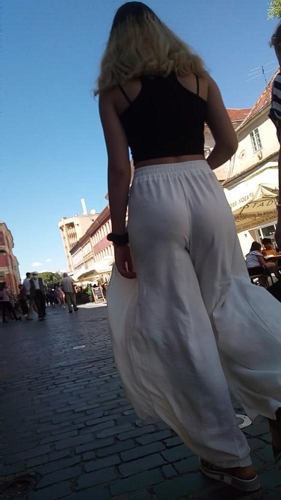 25P Girls on street