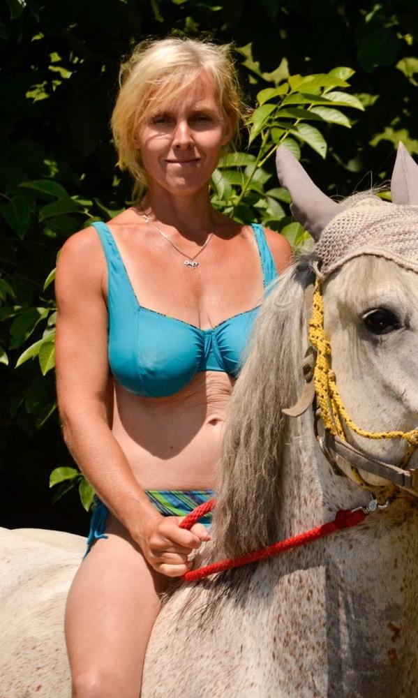 14P Gorgeous Blonde Milf, Gilf, Nipples, Bikini