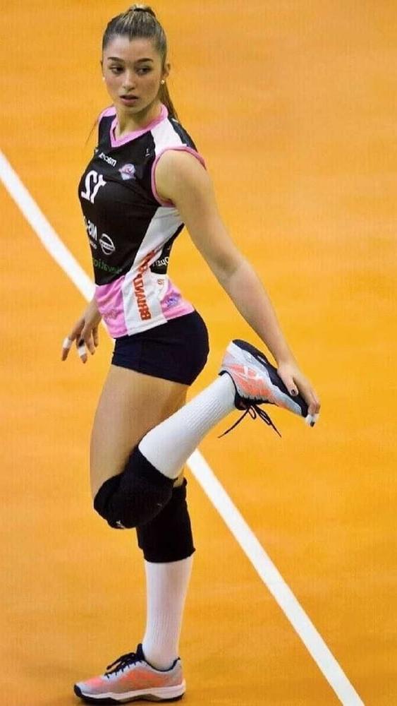 16P Sexy sports girls