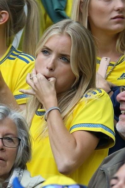 16P Sexy sports girls