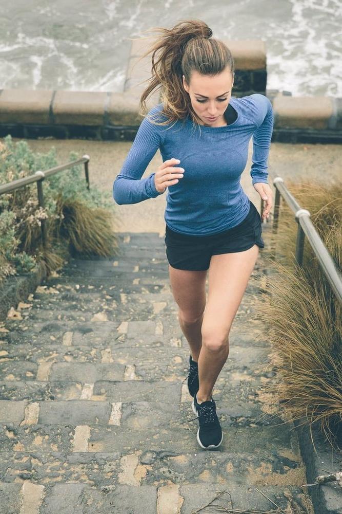 16P Sexy sports girls