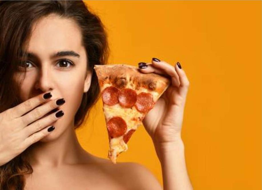 25P Hot Girls Eating Pizza