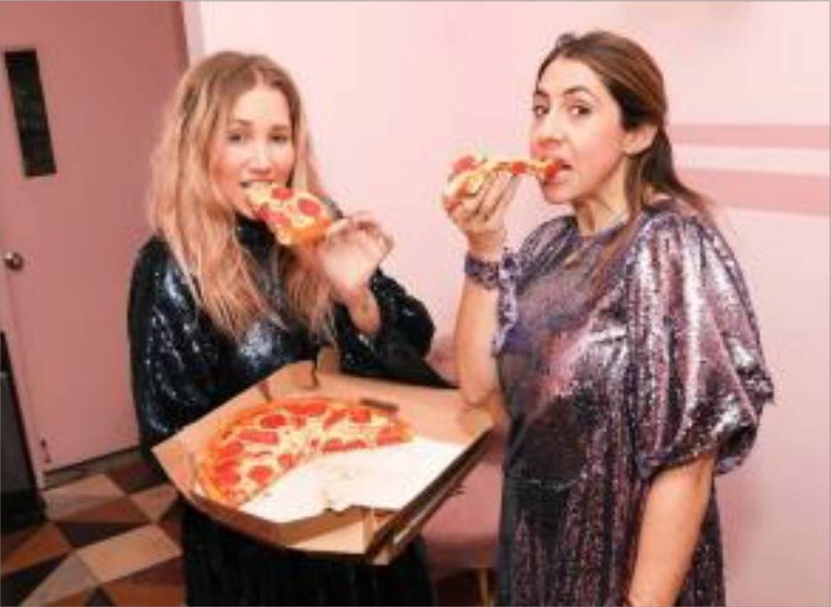 25P Hot Girls Eating Pizza