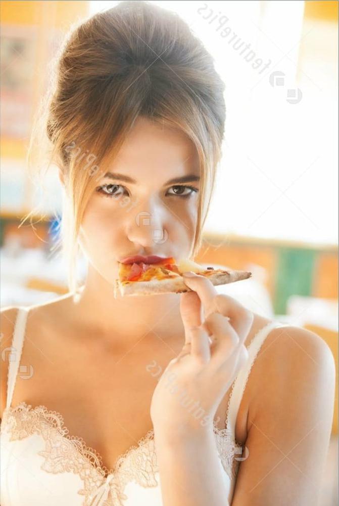 25P Hot Girls Eating Pizza
