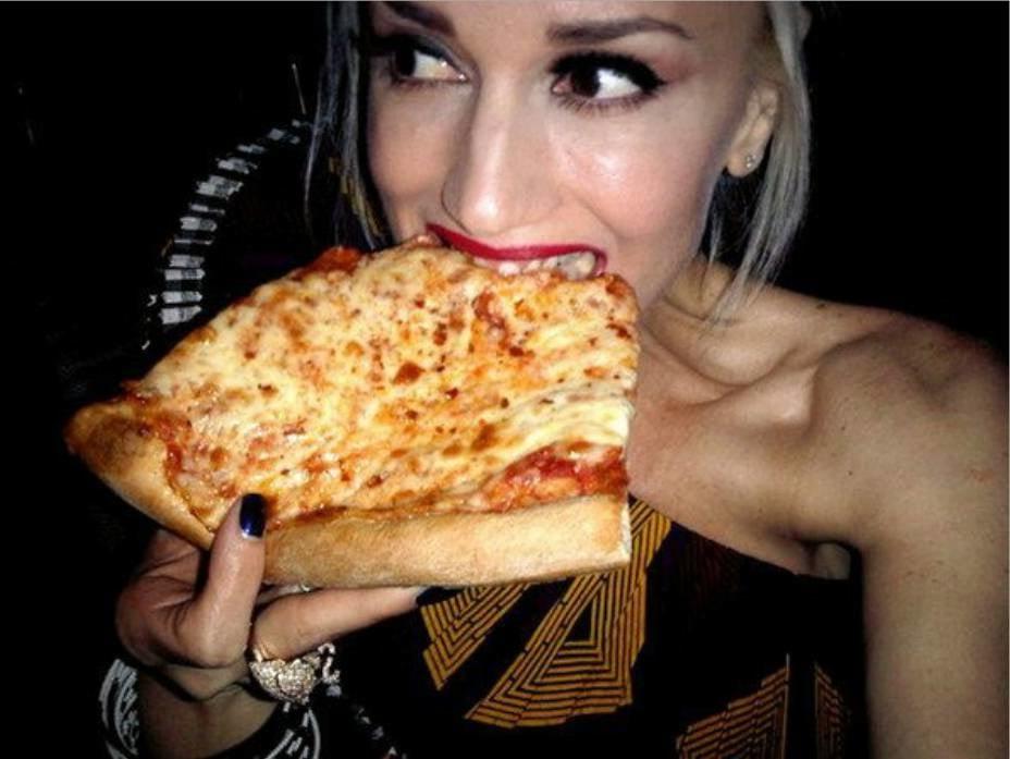 25P Hot Girls Eating Pizza