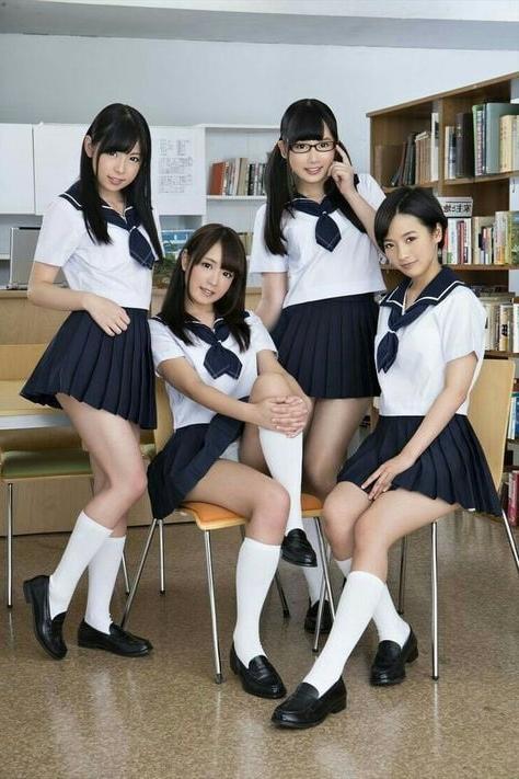 25P Japanese Schoolgirl Upskirt Panty