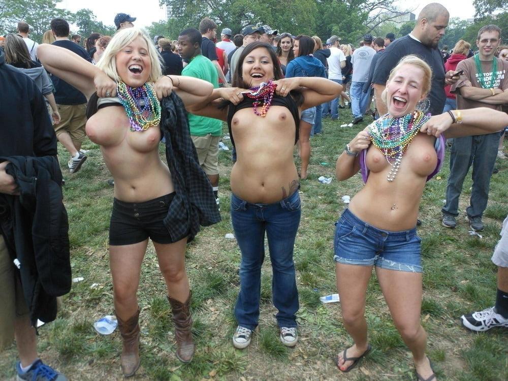 25P Hot girls Public exposure