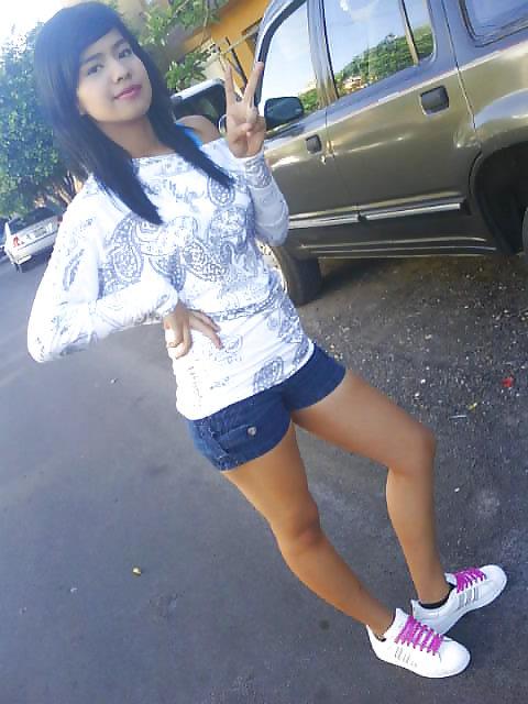 25P Mexican Teen Girls
