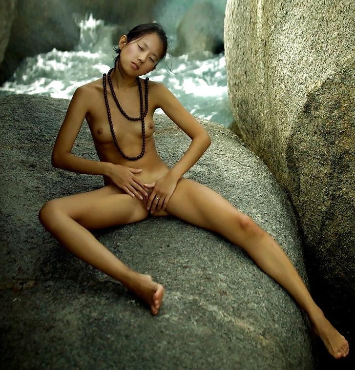 25P Sexy Girls on the Rocks 10