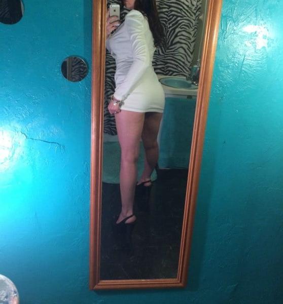 21P Milf  Posing