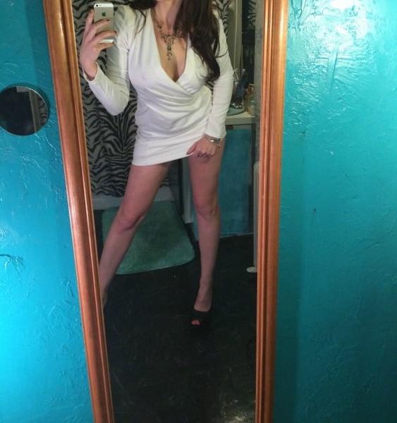 21P Milf  Posing