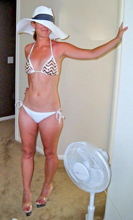 25P Sexy Milf Posing 8