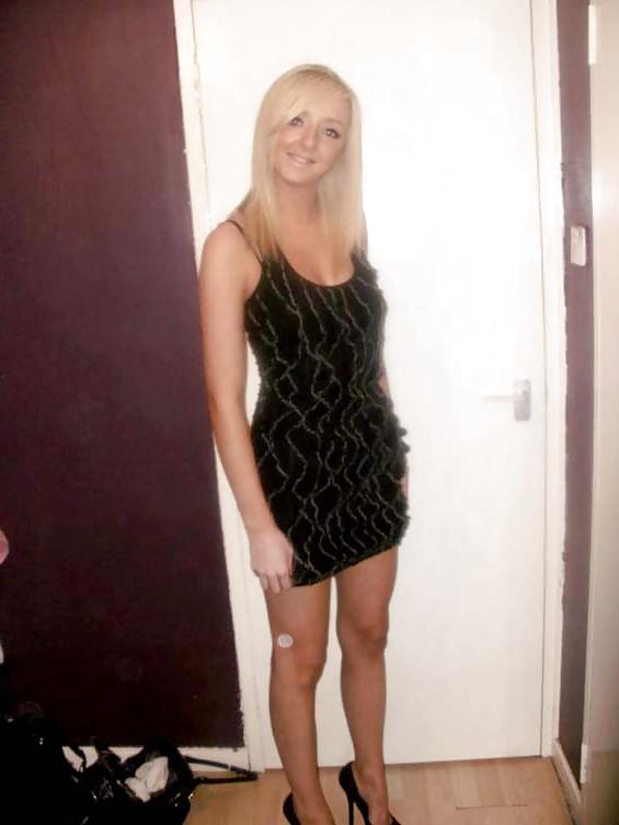 8P Pretty Ex Girlfriend Spreads Her Legs