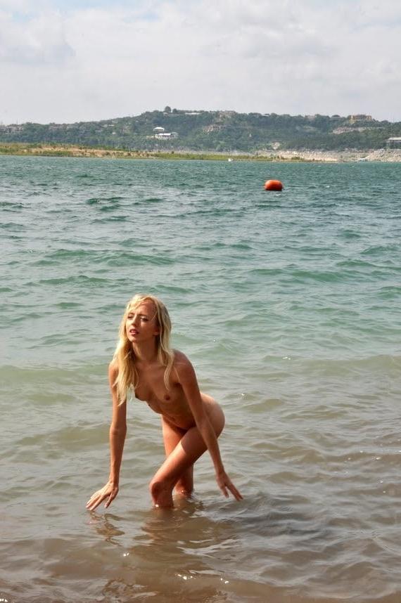 25P Girls on the Beach 219
