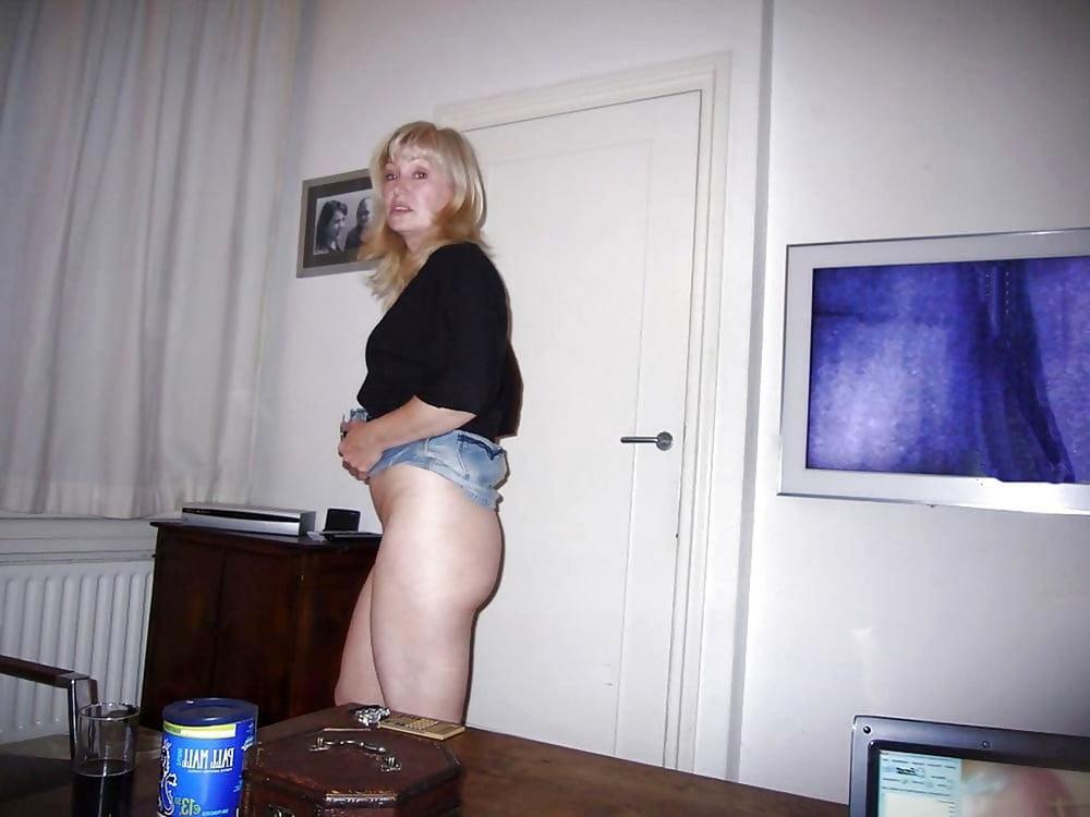 25P Girls I Like 82, Upskirts