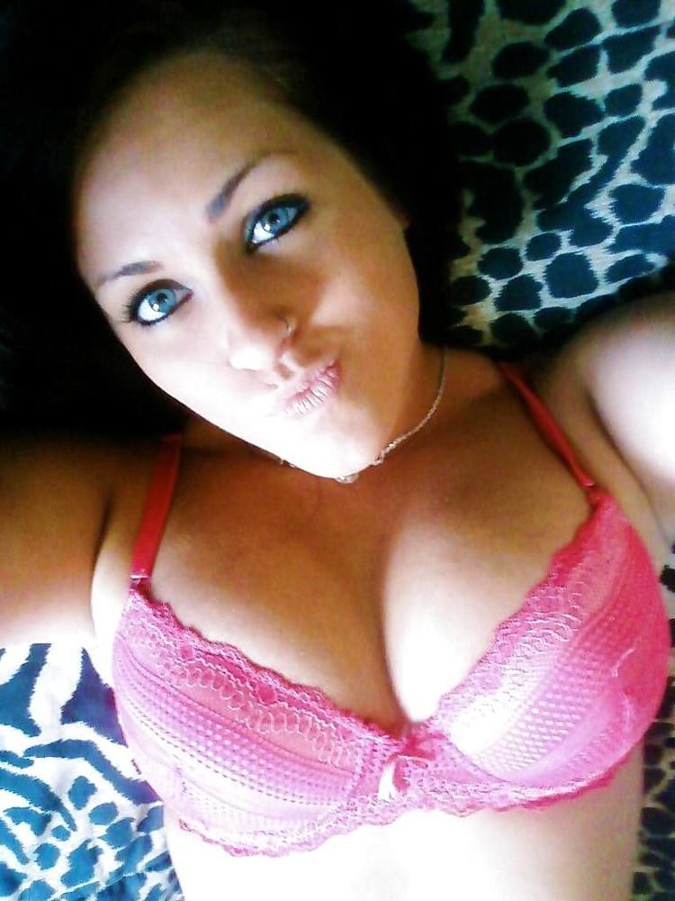 25P Selfies - Pink Bra