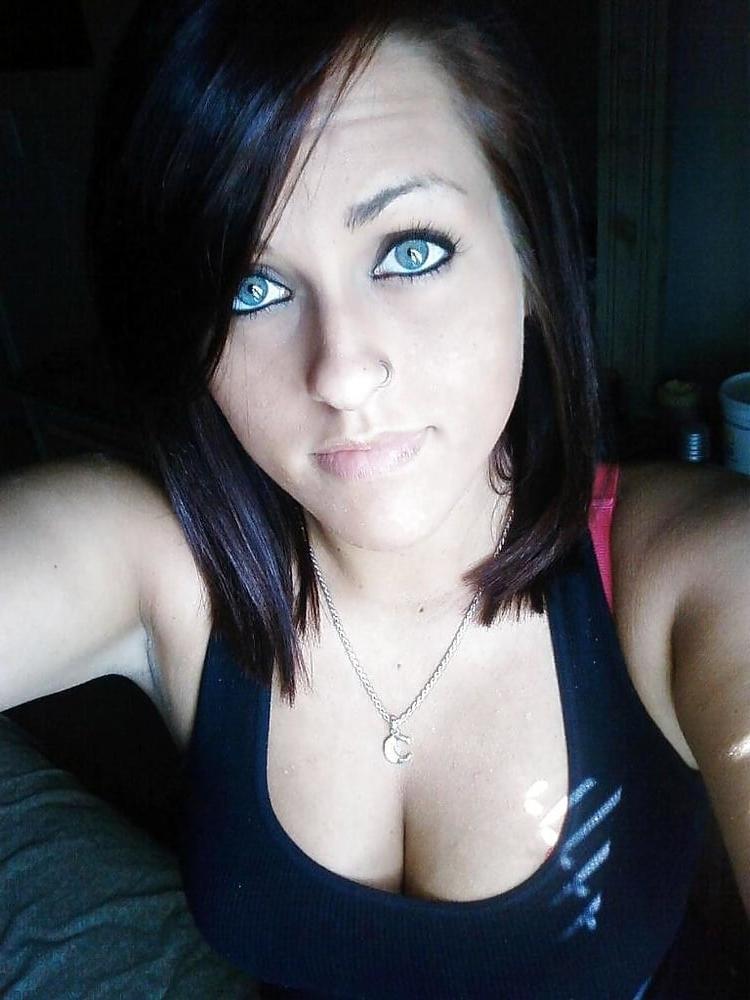 25P Selfies - Pink Bra