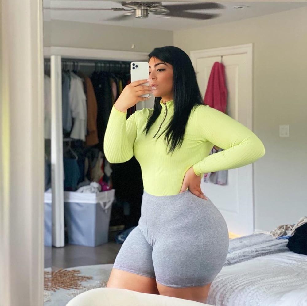 25P Sexy Thick Women 15