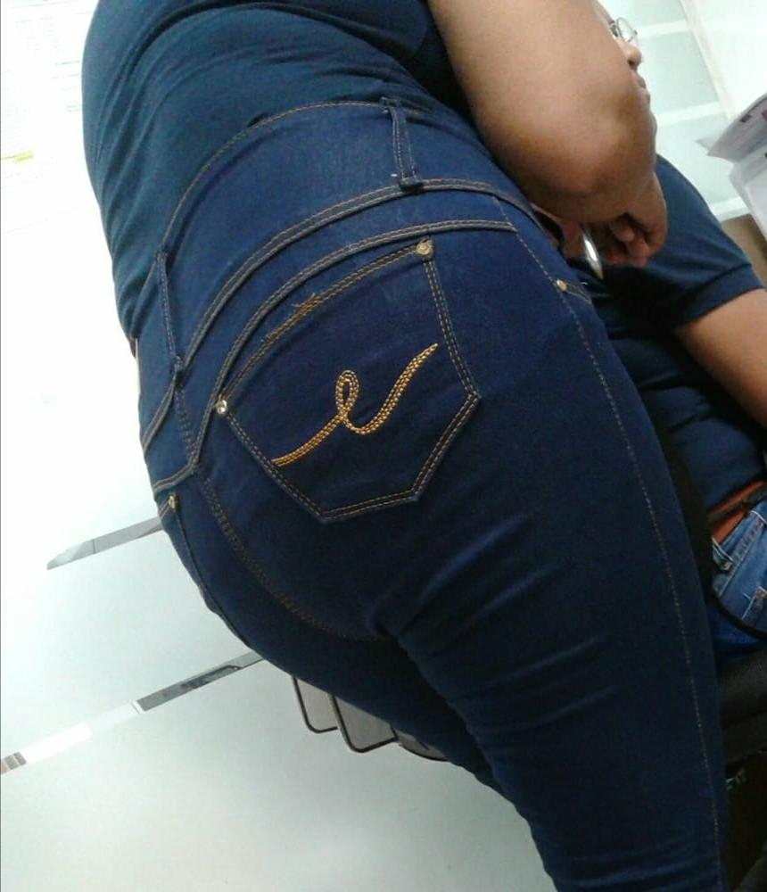 19P Madura del trabajo - Mature coworker Mexican Matute at work