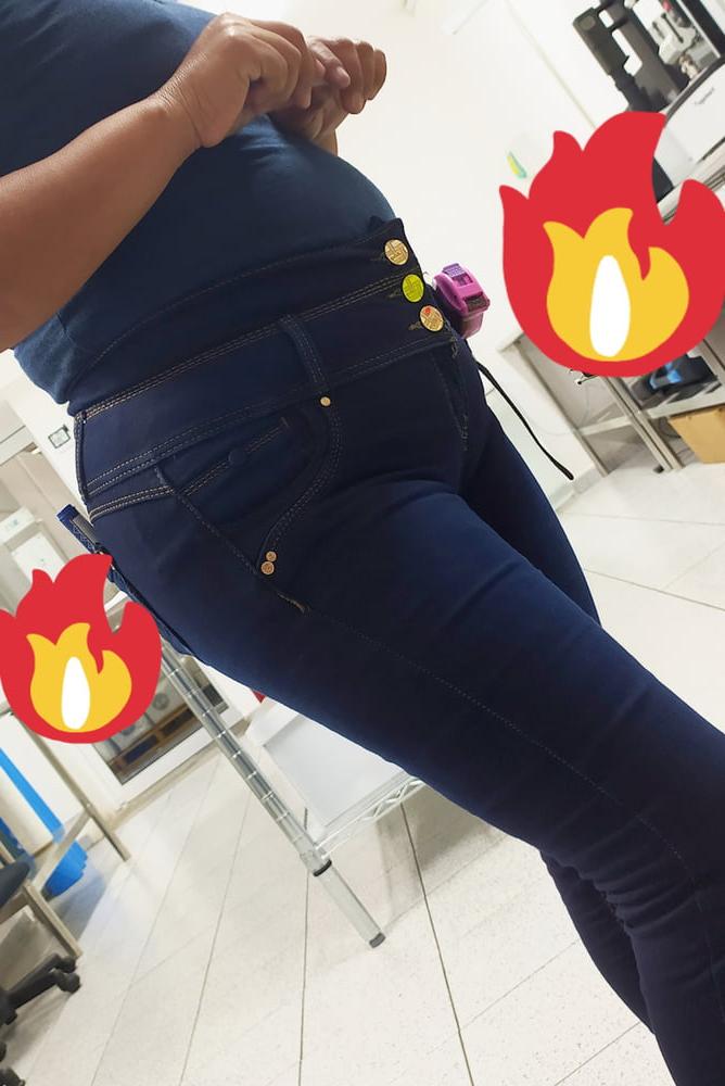 19P Madura del trabajo - Mature coworker Mexican Matute at work