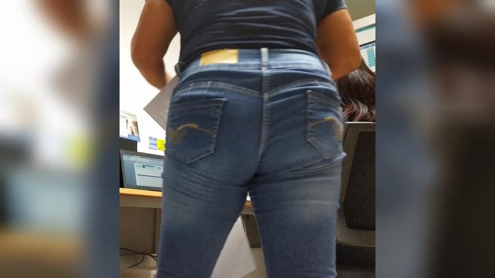19P Madura del trabajo - Mature coworker Mexican Matute at work