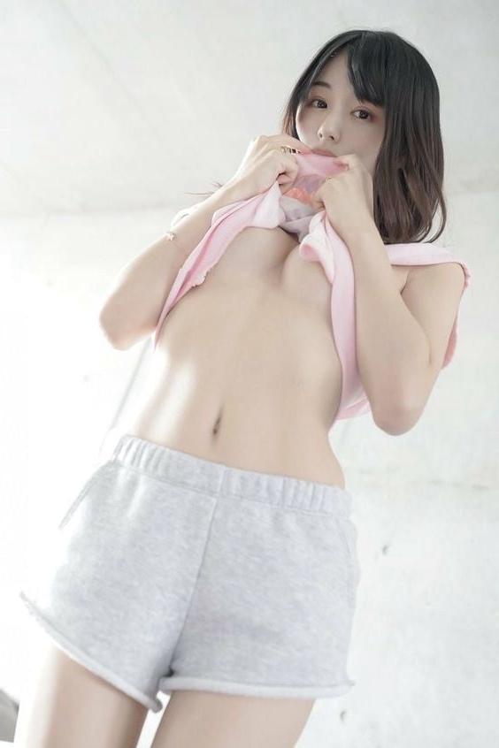 25P Sexy tummies on sexy Asian girls 2