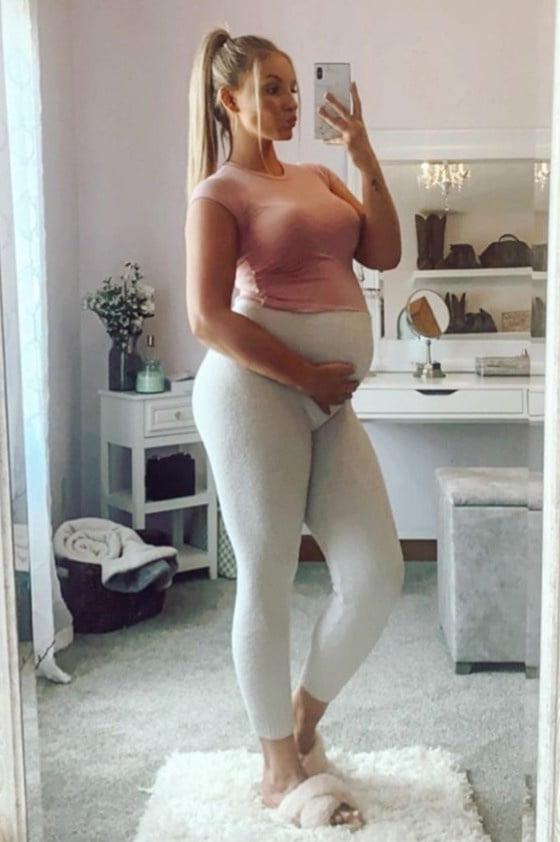 13P Sexy pregnant..