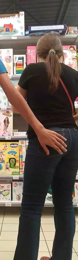 8P Touch girls in market